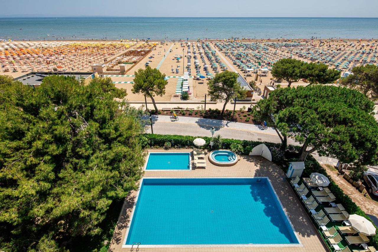 Hotel Atlantic Lignano Sabbiadoro Extérieur photo